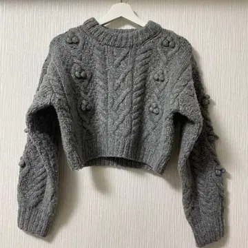 그레이 케이블 니트 스웨터 볼륨 슬리브