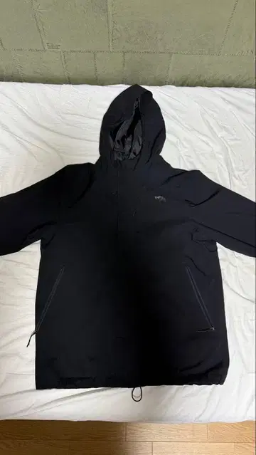 블랙 후드 부착 마운틴 파카