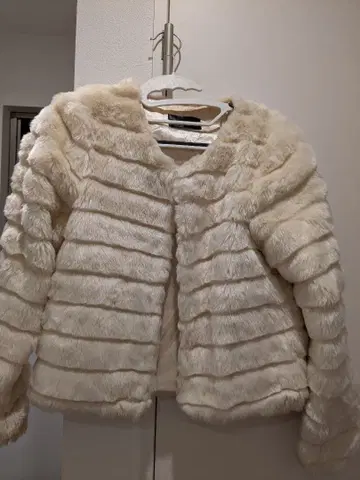 아이보리 인조 모피 자켓