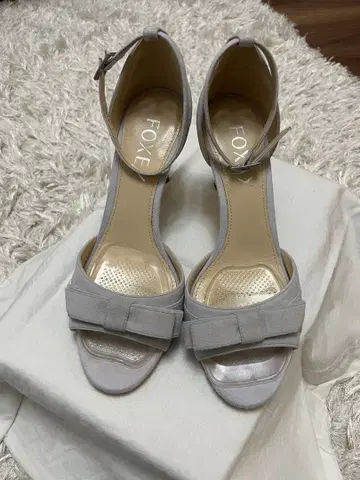 FOXEY 파스텔 블루 그레이 리본 포함 오픈토 힐