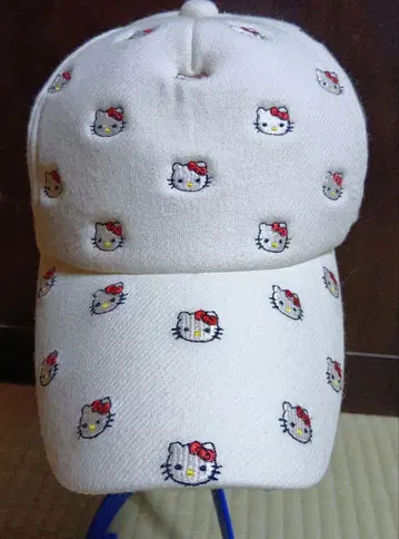 니나뮤 x 헬로키티 콜라보 캡 화이트
