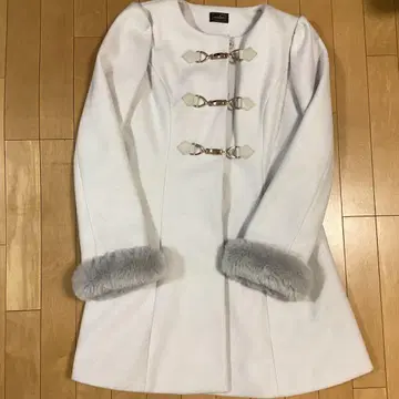 새상품급 evelyn 에블린 비트 플레어 코트 소매 퍼 M