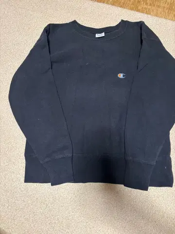 Champion 블랙 크루넥 맨투맨