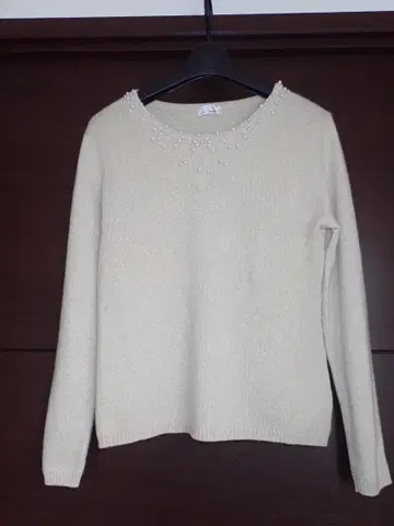 베이지 펄 비즈 포함 긴팔 니트 S-M 캐시미어 100% 고급 소재