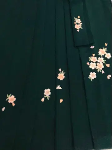 다크 그린 벚꽃 자수 하카마