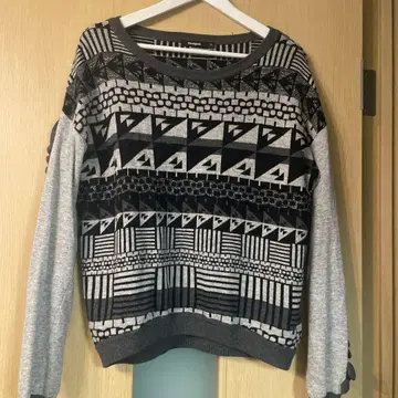 Desigual M 기하학 패턴 긴팔 니트