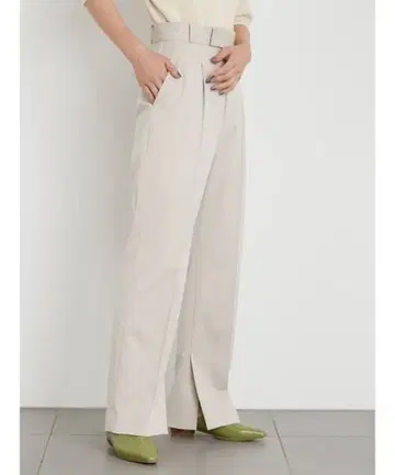 [ 새상품 ] Lily Brown 슬릿 스트레이트 팬츠