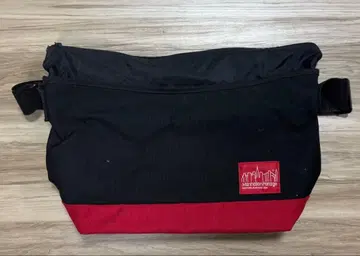 맨해튼 포티지 메신저 백 블랙과 레드 나일론제