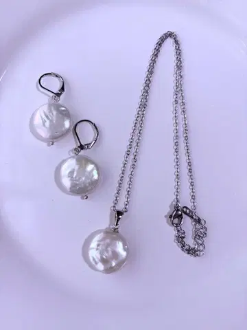 진주 펜던트와 귀걸이 세트 천연 담수 펄 미사용 새상품. 익명 배송