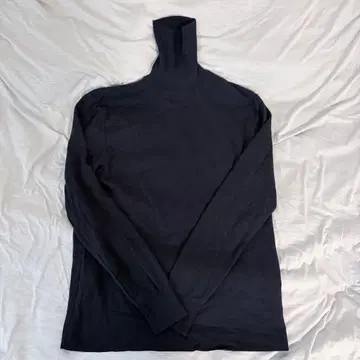 UNITED TOKYO 네이비 터틀넥 스웨터 사이즈 2