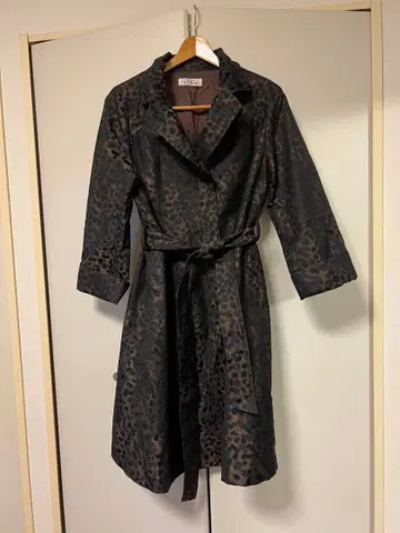 새상품급 GIOCARE VITA 조카레 비타 트렌치코트 레오파드 무늬