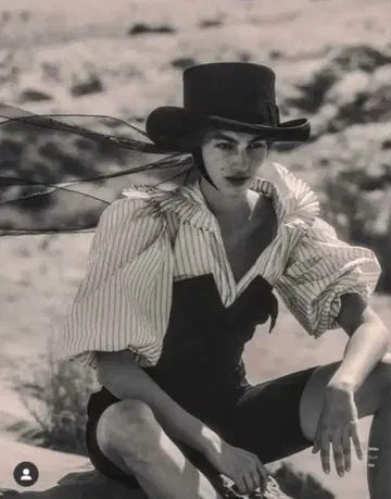 [ 새상품 ] 필로소피 프릴 카라 볼륨 블라우스