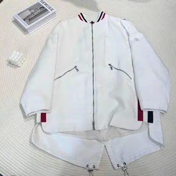 MONCLER 화이트 자켓