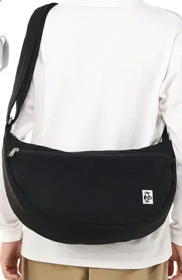 CHUMS 블랙 숄더백