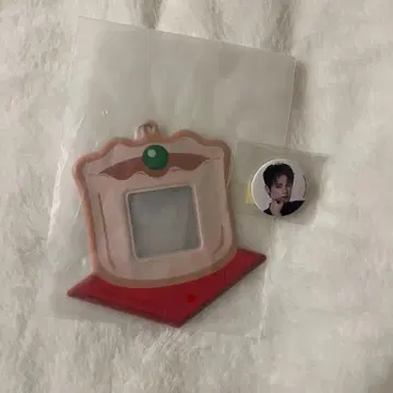 INI XQUARE 지역 한정 트레이딩 카드 홀더 / 캡슐 토이 캔뱃지