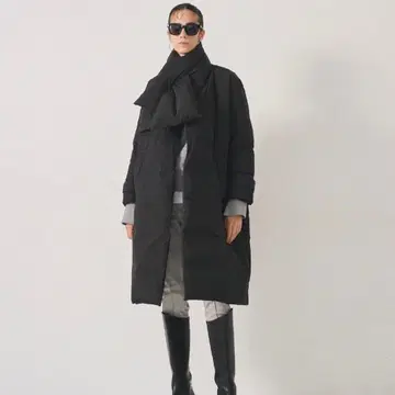 블랙 다운 자켓 리본 포함