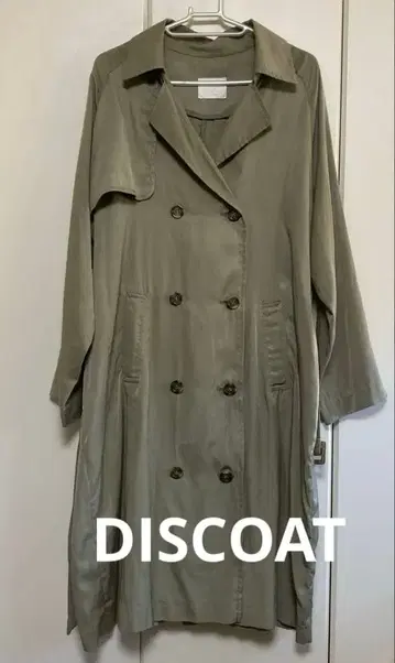 올리브 그린 더블 브레스트 트렌치코트