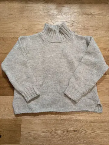 라이트 그레이 크루넥 긴팔 니트