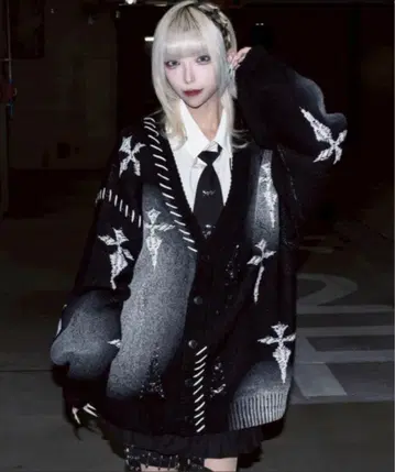 [ REFLEM ] 안료 가공 크로스 총 패턴 니트 가디건