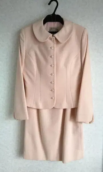 귀여운 핑크색 수트