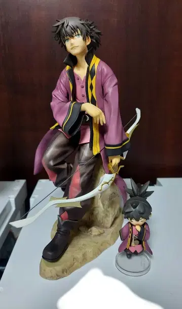 TOV 레이브 피규어