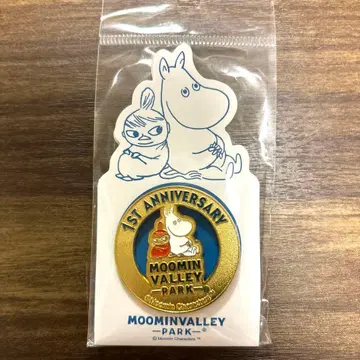 무민 밸리 파크 1주년 기념 핀 배지