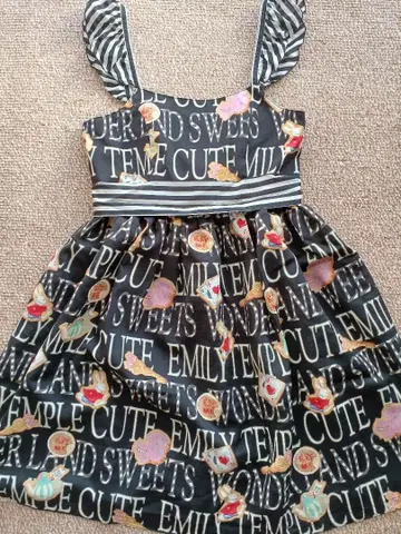 앨리스 트럼프 무늬 원피스 블랙 에밀리 템플큐트