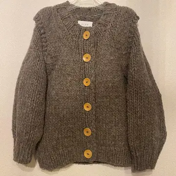 에트레토쿄 숄더 턱 핸드 니트 가디건