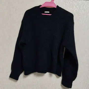 네이비 컬러 뜨개질 디자인 긴팔 스웨터