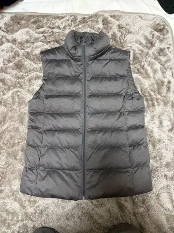 그레이 다운 베스트 지퍼 포함