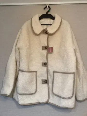 [ 미사용 새상품 ] 화이트 플리스 보아 아우터