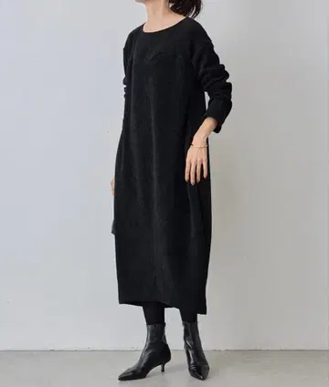 BEARDSLEY 비어즐리 코듀로이 리브 벨로아 원피스 블랙