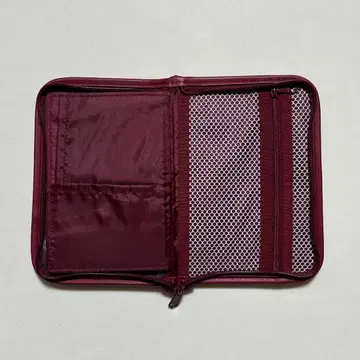 버건디 나일론 지퍼 파우치