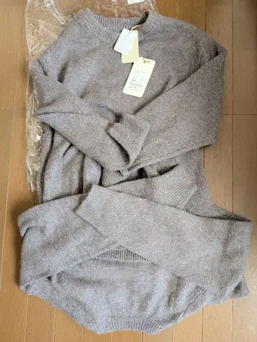 변형 니트 스웨터