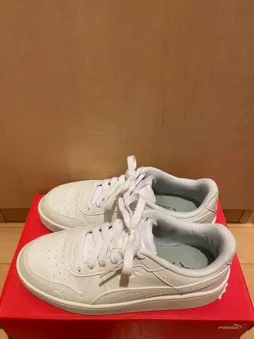 Puma 화이트 스니커즈