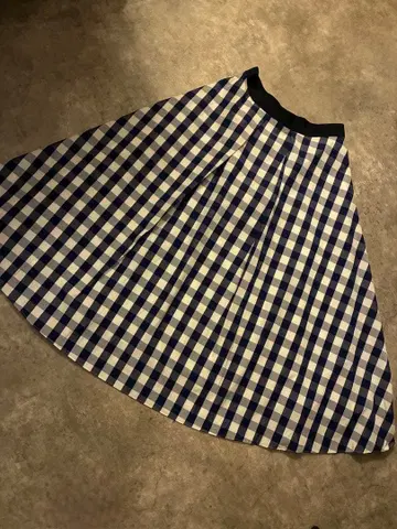 LOULOU WILLOUGHBY 깅엄 체크 턱 플레어 스커트