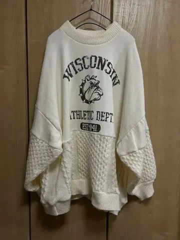 Lupilien 도킹 로고&불독 프린트 맨투맨 아이보리