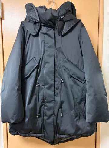 유니클로 +j 다운 숏코트 블랙 L 사이즈