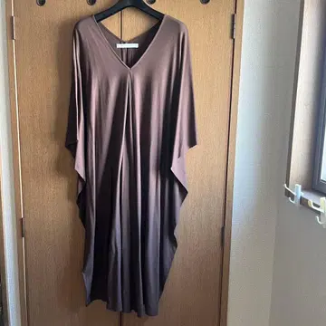 raw+ 브라운 V넥 돌먼 슬리브 원피스