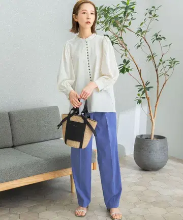 화이트 긴팔 버튼 셔츠