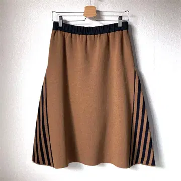 Mfil 엠필 미카 코나카 니트 플레어 스커트