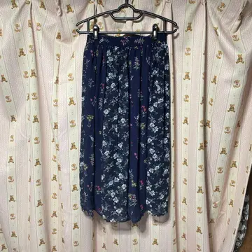 미사용 새상품! 꽃무늬 플레어 스커트