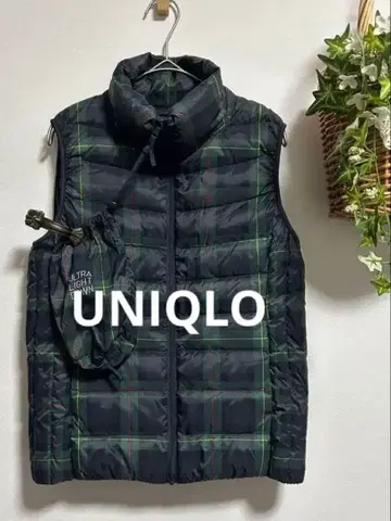 컨디션 최상 유니클로 울트라 라이트 다운 베스트 S