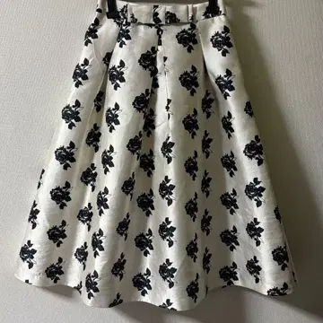 핀트 꽃무늬 롱 스커트 장미 F.i.n.t 고급 깔끔한 장미꽃