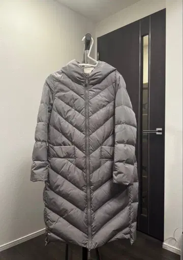 그레이 후드 부착 롱 다운 자켓