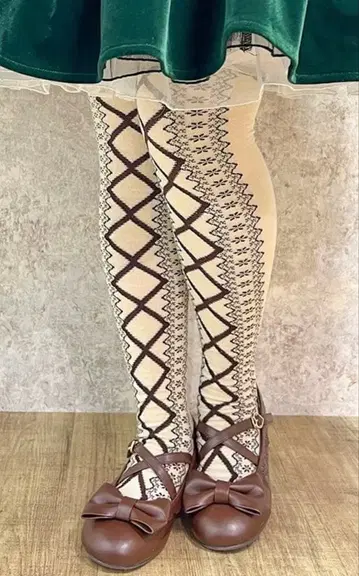 axes femme kawaii 레이스업 패턴 오버니 (브라운)