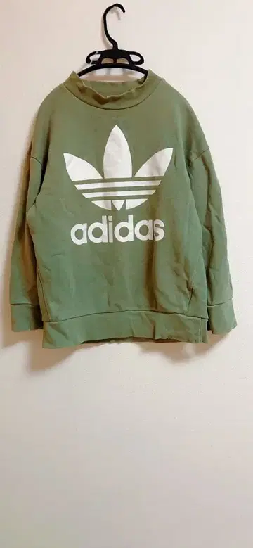 adidas 올리브 그린 맨투맨