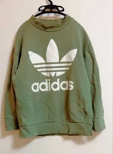 adidas 올리브 그린 맨투맨