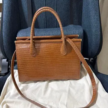 TOUT Y EST 투티에 패러렐 미니백 LIZARDBLACK