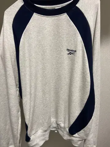 [ Reebok 별주 ] 사이드 패널 절개 쭈리 맨투맨